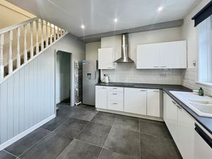 Kitchen- click for photo gallery